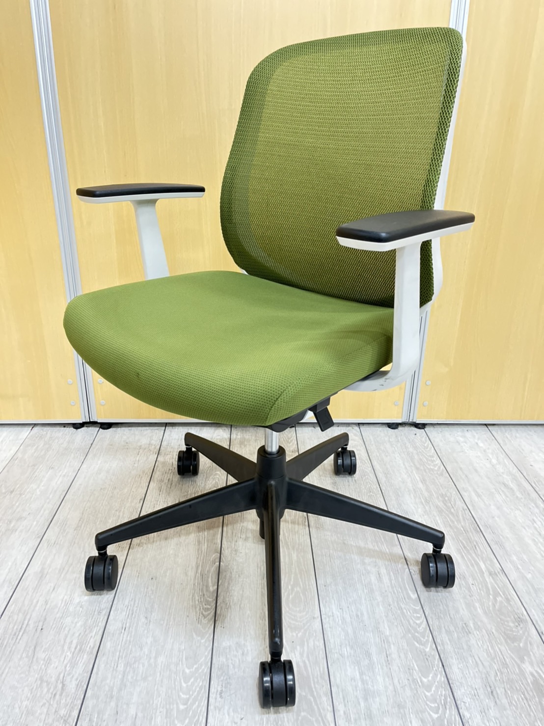 【4脚入荷】コクヨ製に人気シリーズ「シロッコ」が入荷！！オシャレなオフィスにいかがでしょうか！オフィス 家具 お洒落 中古 OAチェア 事務椅子 CAFE
                        シロッコ
                                    中古
            