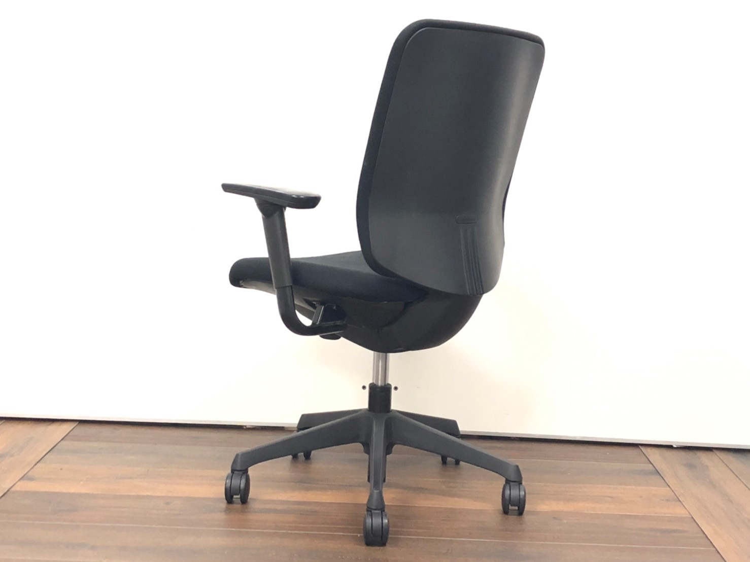 M　チェア 中古】CG-Rチェア CN85ZR FM31 オカムラ/okamura 肘付ハイバック