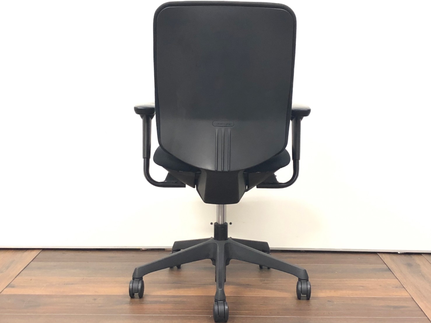 オリバックチェア　中古　ブラック 肘無ローバックチェアの格安販売 - 中古オフィス家具なら