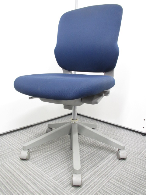 【頑丈且つ安価な国産チェア入荷！】内田洋行（UCHIDA）CN-2チェア　■色：ネイビーブルー　肘無し
                        CN-2チェア
                                    中古
            