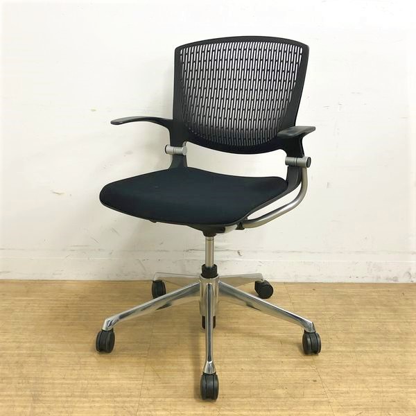 【12脚入荷！】オカムラ製の高級ミーティングチェア！　グラータ　ブラック　肘付
                        グラータチェア
                                    中古
            