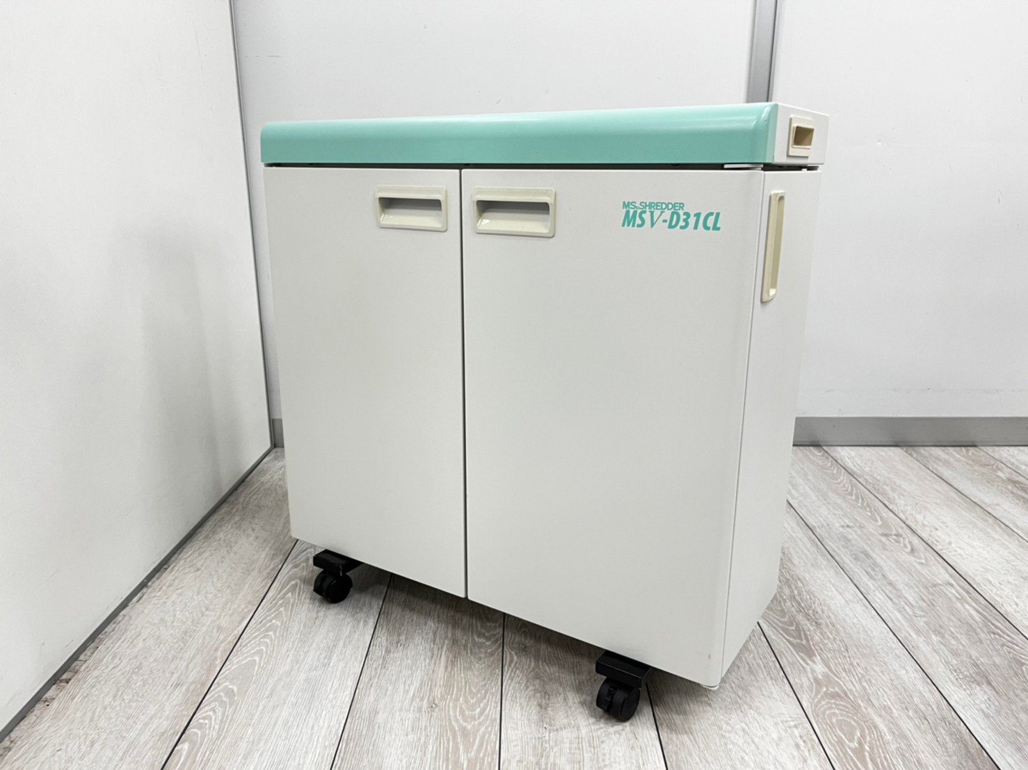 【コンパクトながら、確かな細断力！】
明光商会製の業務用シュレッダー入荷！
                        MSVシリーズ
                                    中古
            