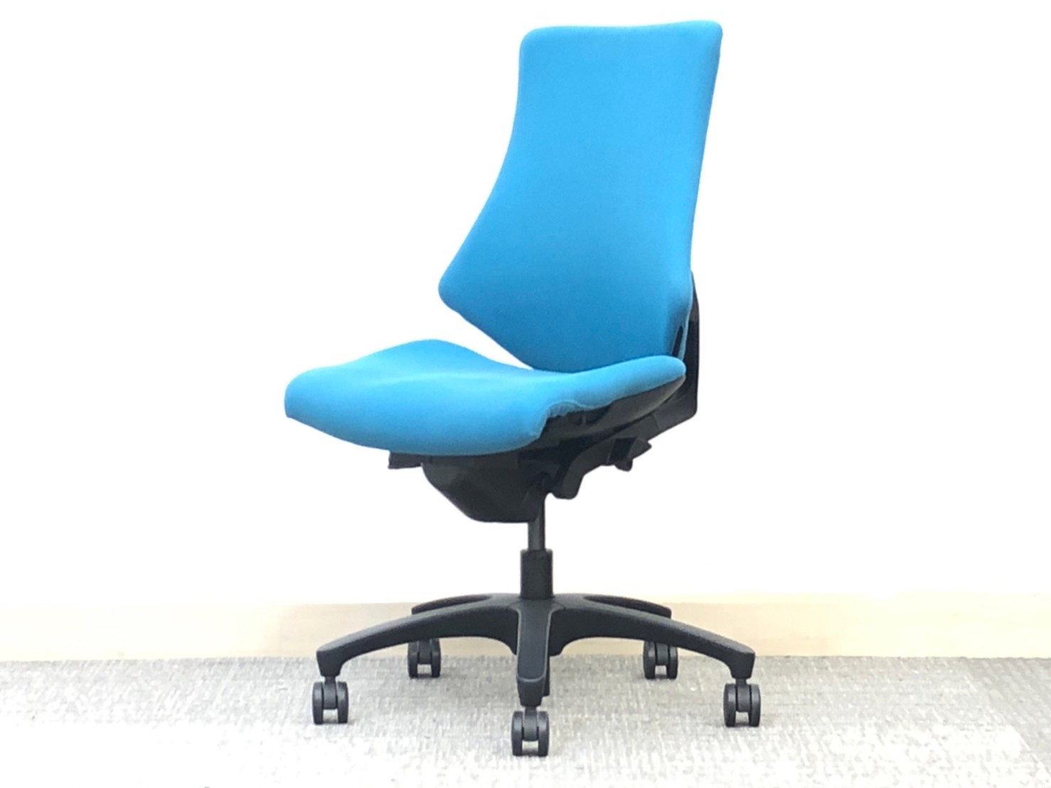 【限定1脚！】大人気シリーズの肘無しタイプの入荷です！■イトーキ/エフ/ライトブルー/肘無し
                        エフ
                                    中古
            