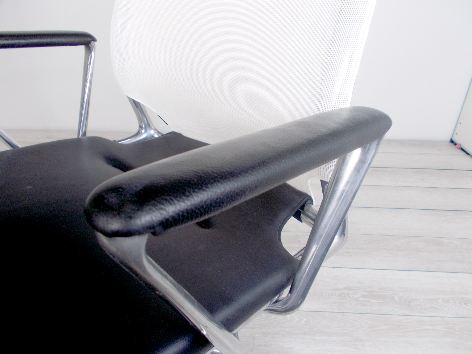 中古】メダチェア vitra/ヴィトラ 肘付ハイバックチェア 367925