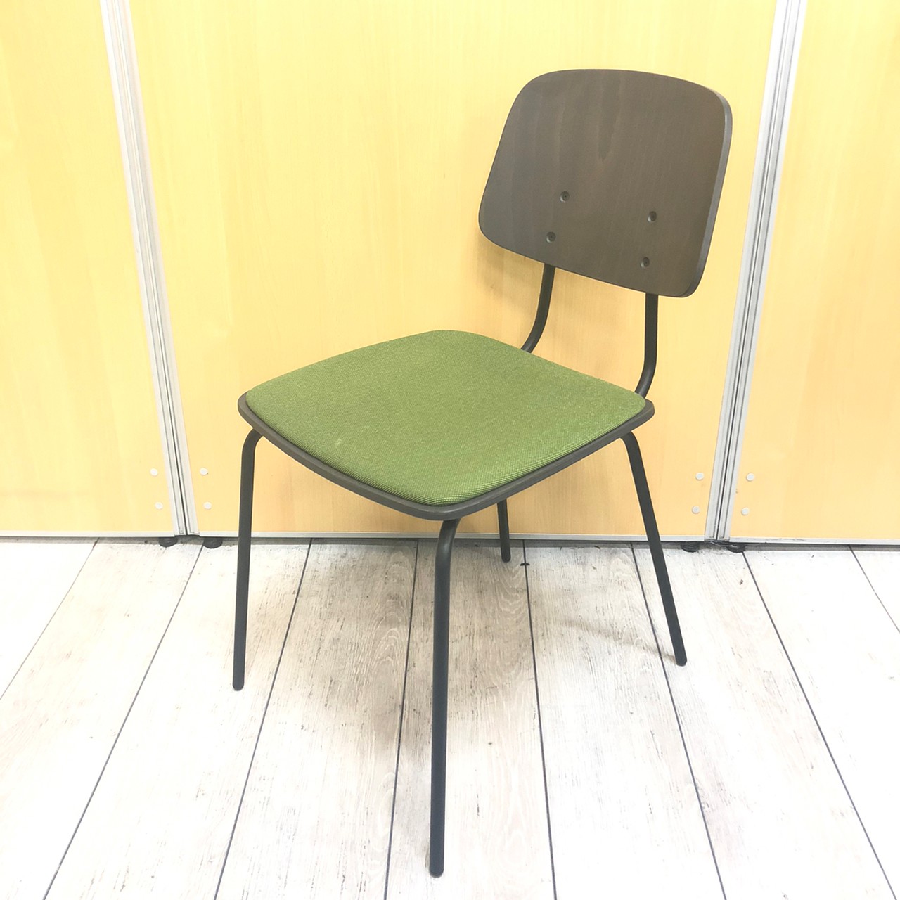 イトーキ　ITOKI　スタッキングチェア　ノットワーク　KLL-121C-TNQ3　緑　グリーン
                        ノットワーク
                                    中古
            