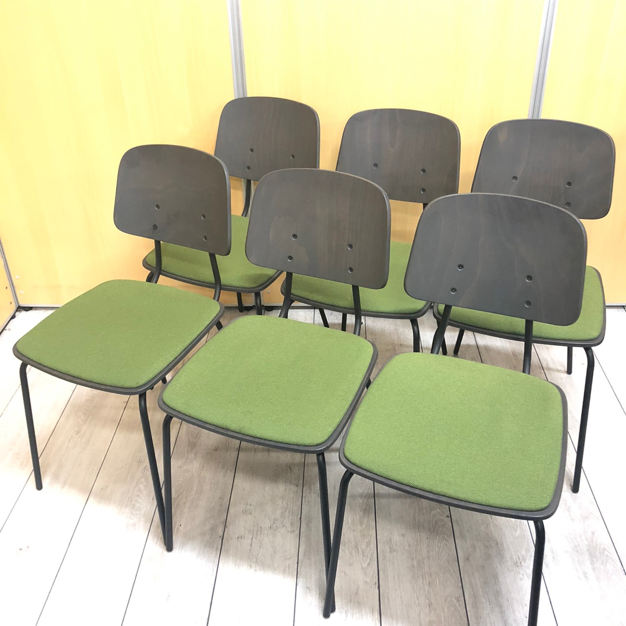 【６個１セット】イトーキ　ITOKI　スタッキングチェア　ノットワーク　KLL-121C-TNQ3　緑　グリーン
                        ノットワーク
                                    中古
            