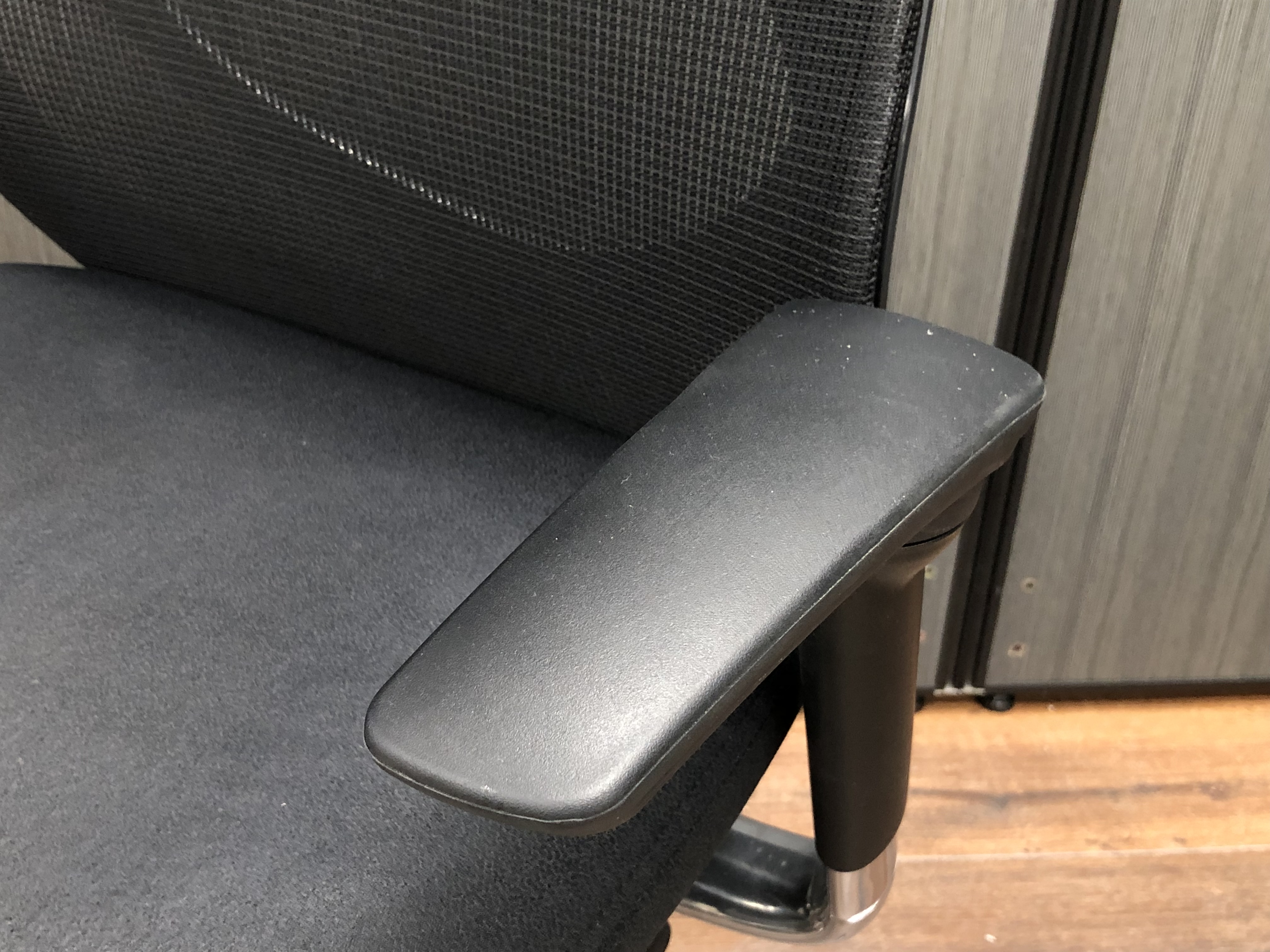 【中古】 Abuse Me シルヴァーチェアー シュークチェア VCH-204-KB-XX」カワジュンのスチール椅子