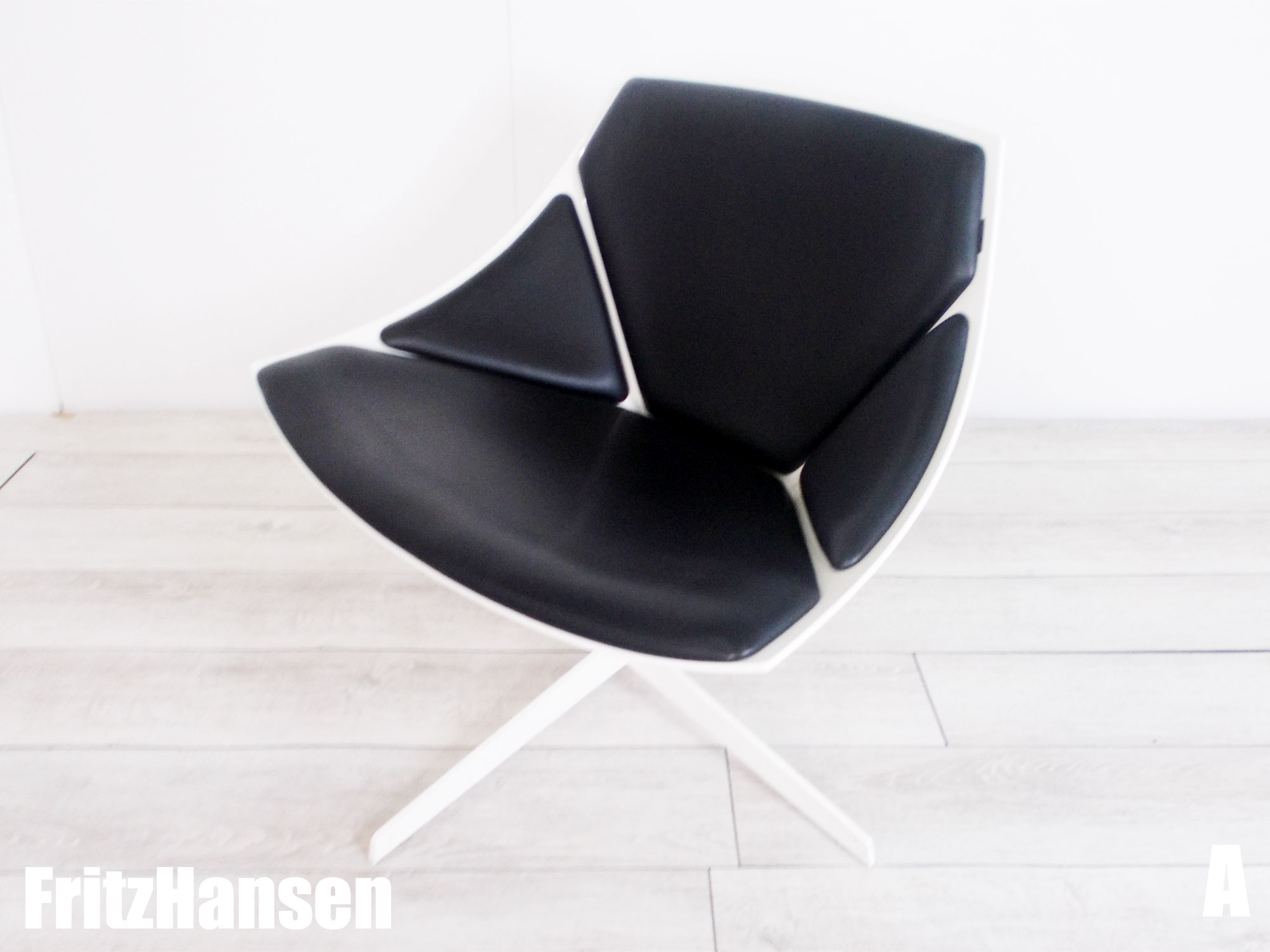 古内提案しますので、公開しないでください。A）Fritz Hansen/フリッツ・ハンセン  SPACE スペース  JL10 Lounge chair  ラウンジチェア
                        その他シリーズ
                                    中古
            