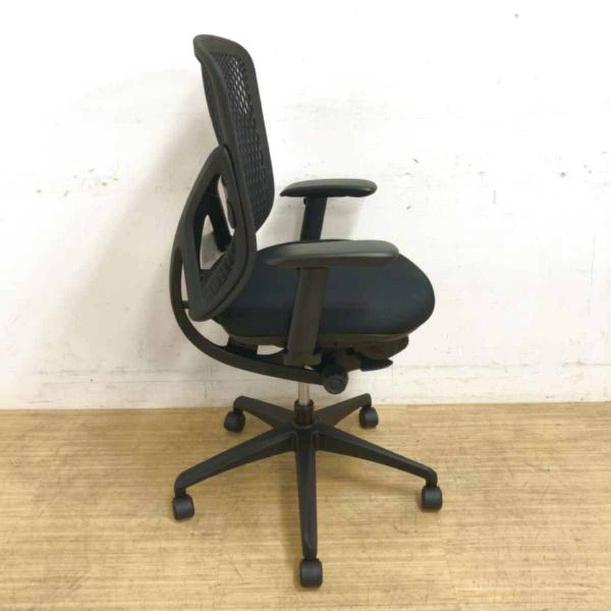 中古】yera イナバ/INABA 肘付ハイバックチェア 368411 - 中古