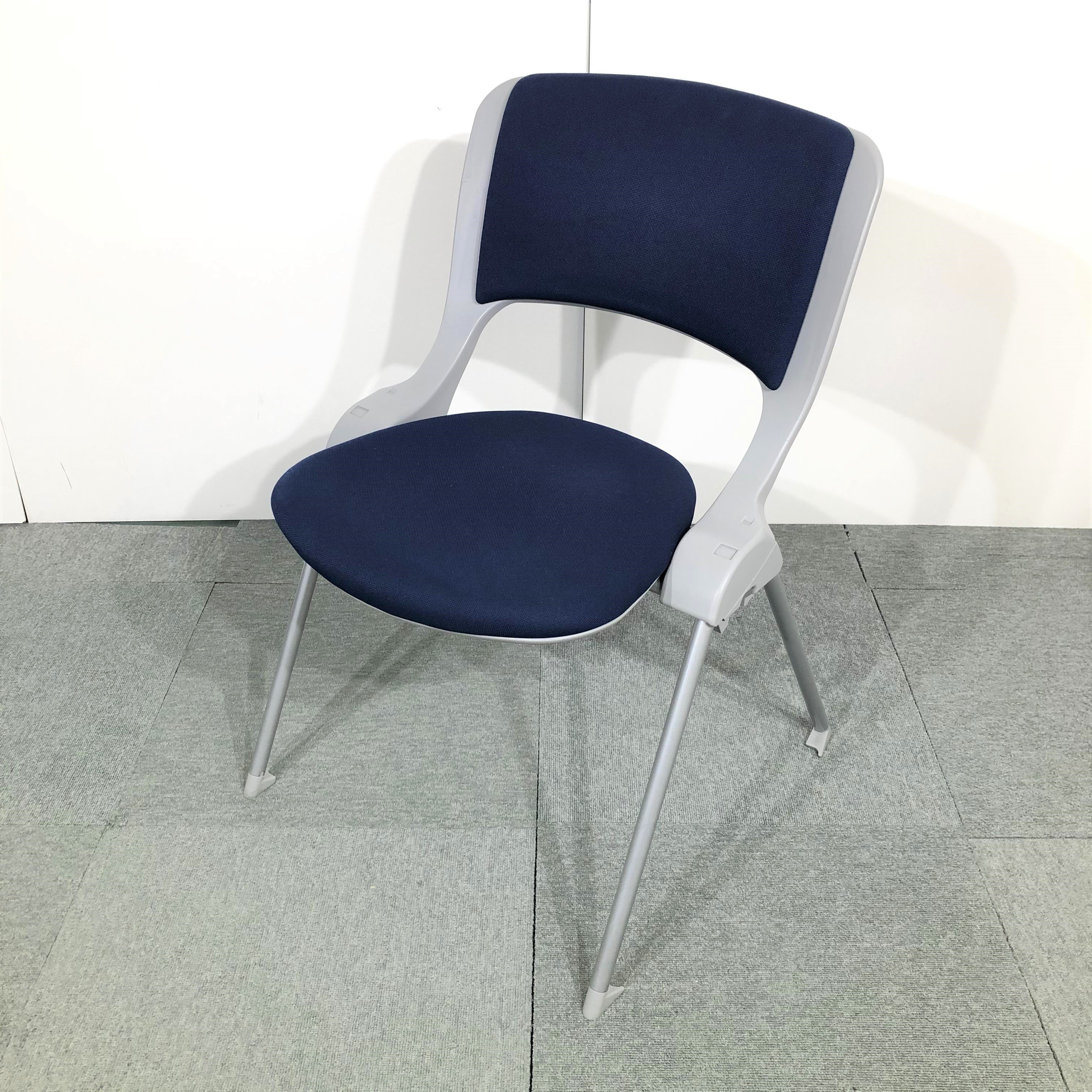 【快適なクッションが人気！】◆内田洋行(UCHIDA)製　スタッキングチェア　ブルー
                        エムエクス-40
                                    中古
            