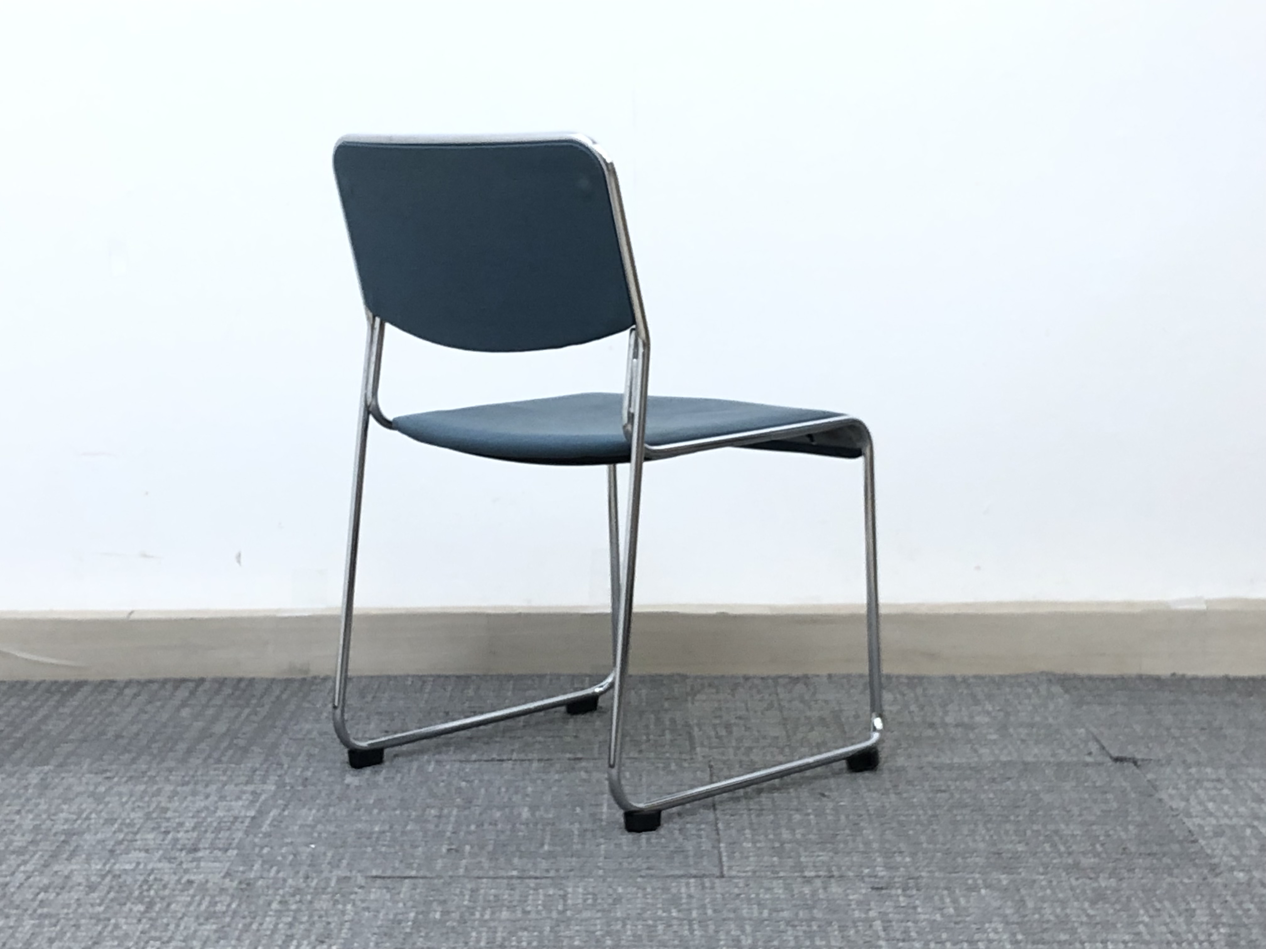 【極美品】ITOKI　アンビアチェア　チェア　椅子　スタッキングチェア　オシャレ 極美品】ITOKI アンビアチェア チェア 椅子 スタッキングチェア