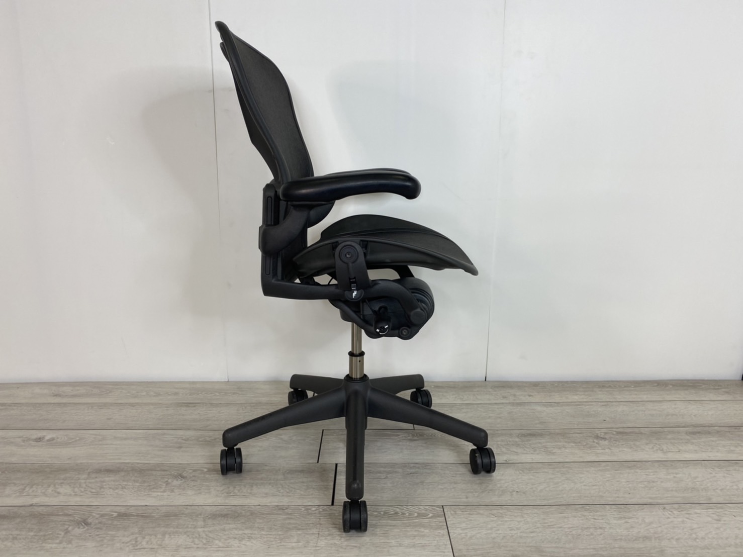 [送料込み]ハーマンミラーアーロンチェア(肘付ハイバックチェア) 中古】アーロンチェア Herman Miller/ハーマンミラー 肘付