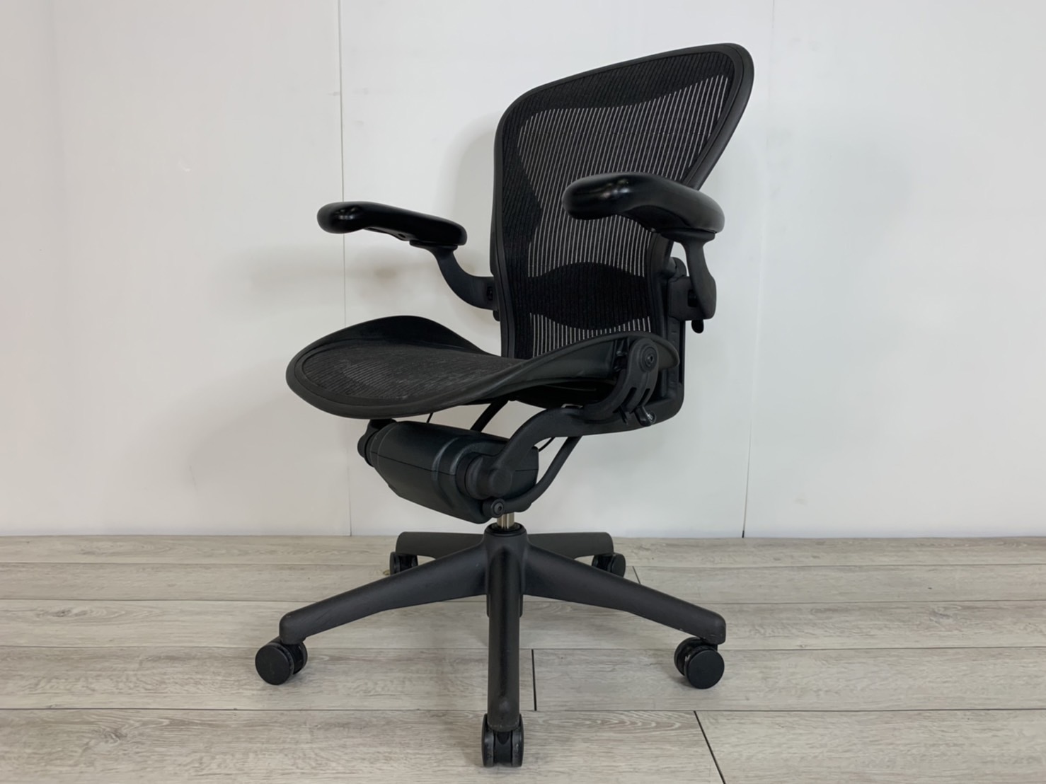 [送料込み]ハーマンミラーアーロンチェア(肘付ハイバックチェア) 中古】アーロンチェア Herman Miller/ハーマンミラー 肘付
