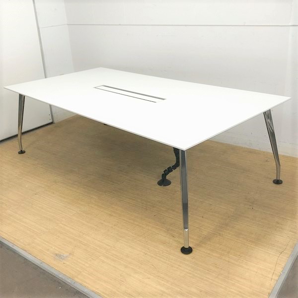 上質な高級テーブル　8名様推奨サイズ　コクヨ(KOKUYO)/サイビ(SAIBI)　ホワイト天板　配線あり　GOOD DESIGN　GREENGUARD　【天板・脚傷あり】
                        サイビ
                                    中古
            