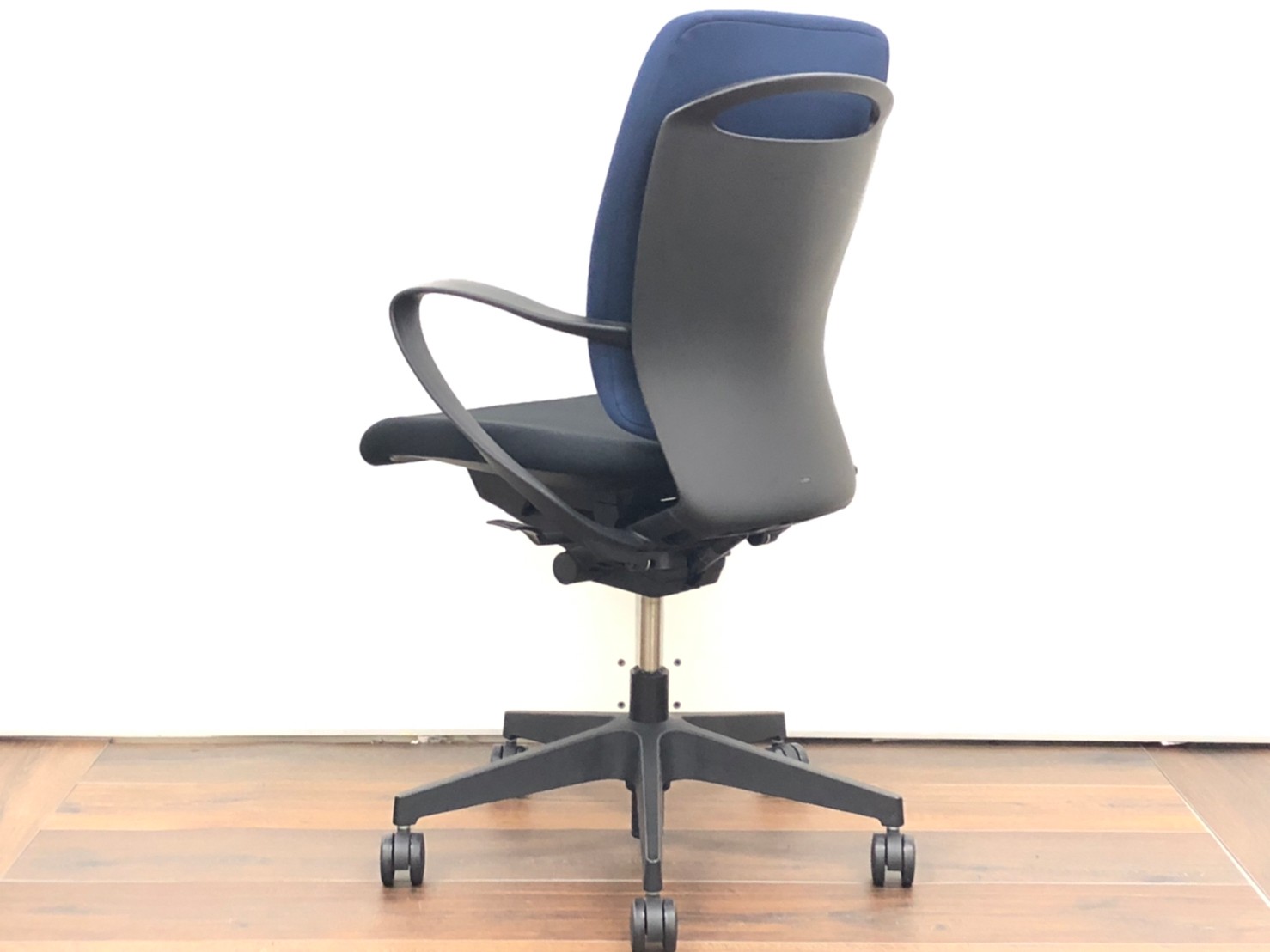 kenta様　ダークブルー ファブリックチェア カリモク60【正規販売店】 Kチェア 1シーター タープブルー