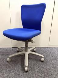 オカムラ製の定番事務椅子　【カロッツァ】　カラー：ブルー