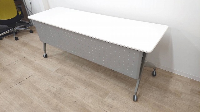 【横幅1800ｍｍサイズ】【2～3人用としておすすめ】【サイドスタックテーブルの入荷です】■内田洋行製　サイドスタックテーブル　ＳＨ※仙台店撮影画像※
                        その他シリーズ
                                    中古
            