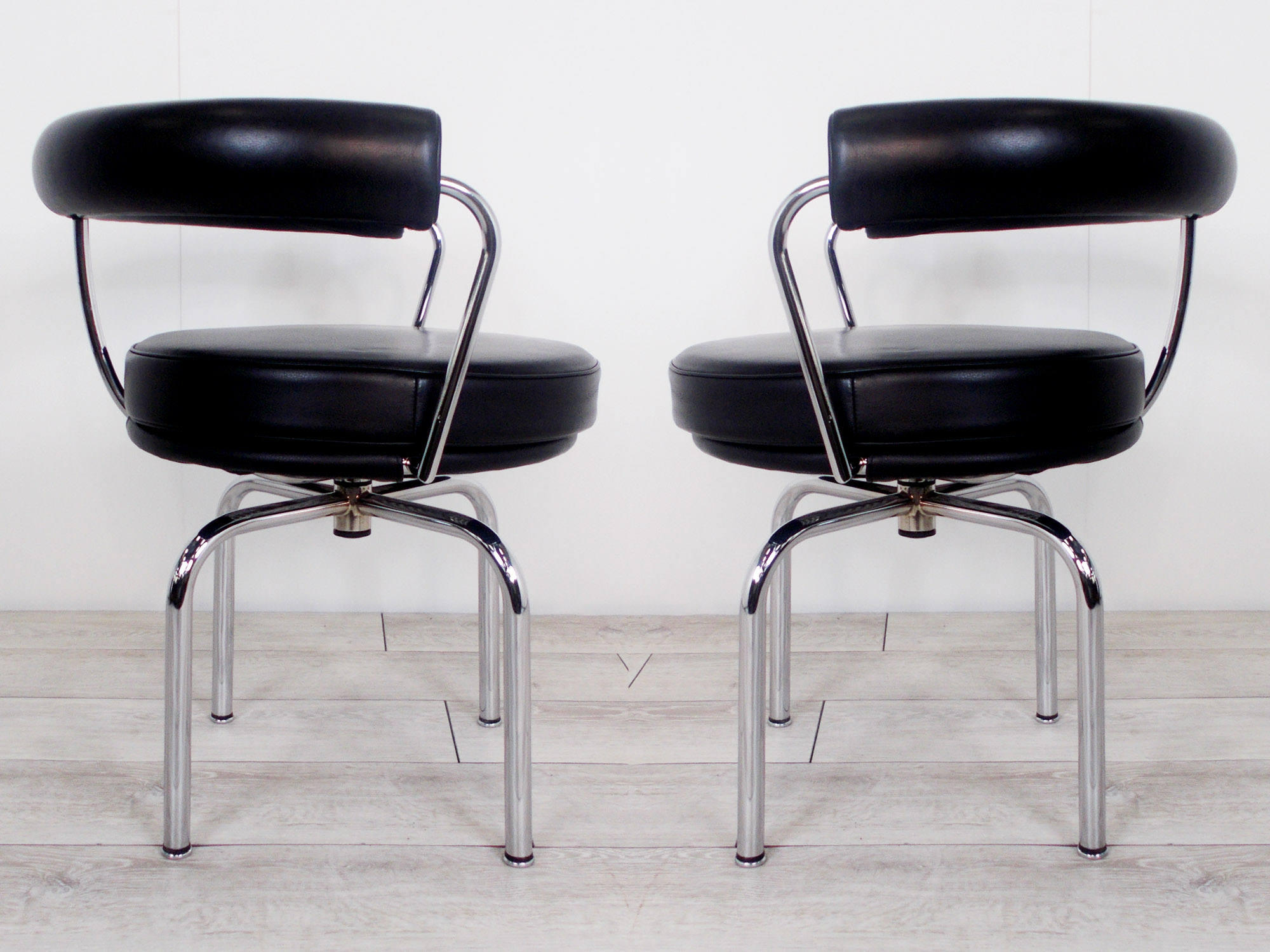 Cassina（カッシーナ）7 FAUTEUIL TOURNANT, DURABLE|カッシーナ