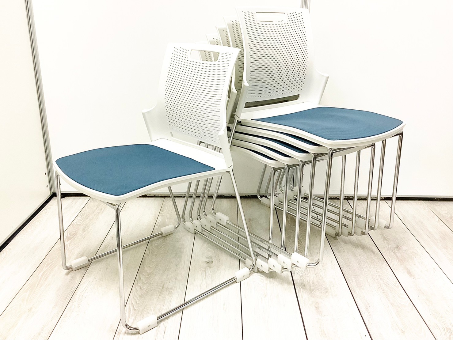 【6脚＝1セット】人気／定番／ミーティングチェア　◆Okamura／オカムラ　◆SCHOLARLUFT／スカラールフト ※横浜店撮影画像※
                        スカラールフト
                                    中古
            