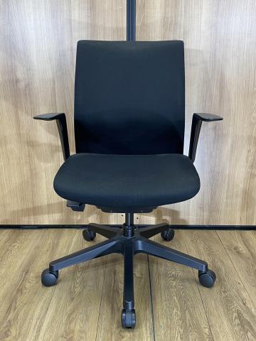 中古 オムネス オカムラ Okamura 肘付ローバックチェア 中古オフィス家具ならオフィスバスターズ