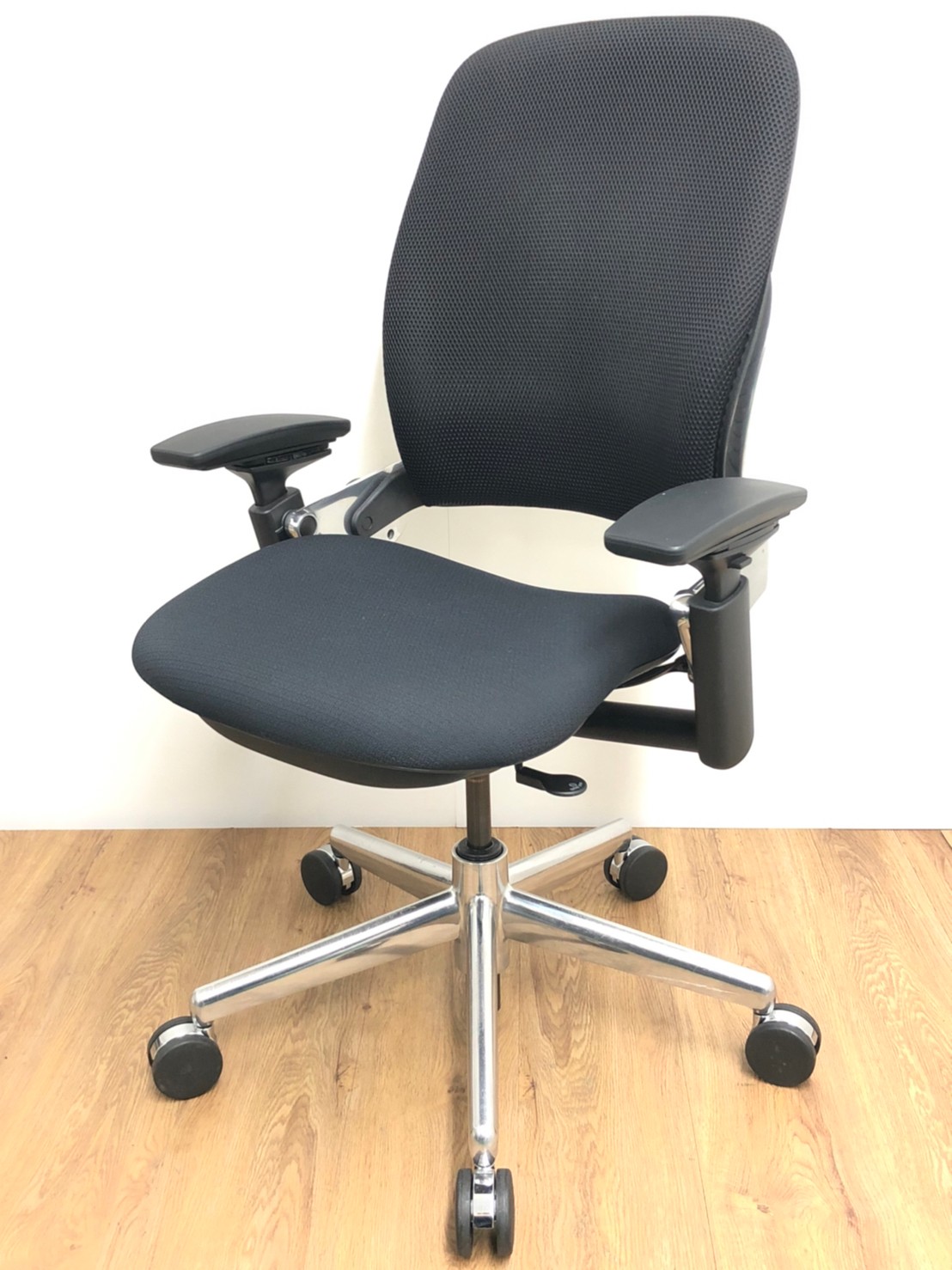 中古】リープV2 Steelcase/スチールケース 肘付ハイバックチェア