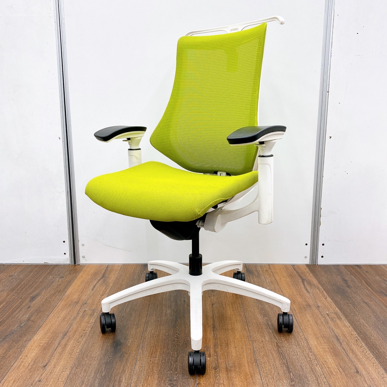 【人気シリーズ！】コスパに優れ、デザイン性も良！■エフチェア　■可動肘
                        エフ
                                    中古
            