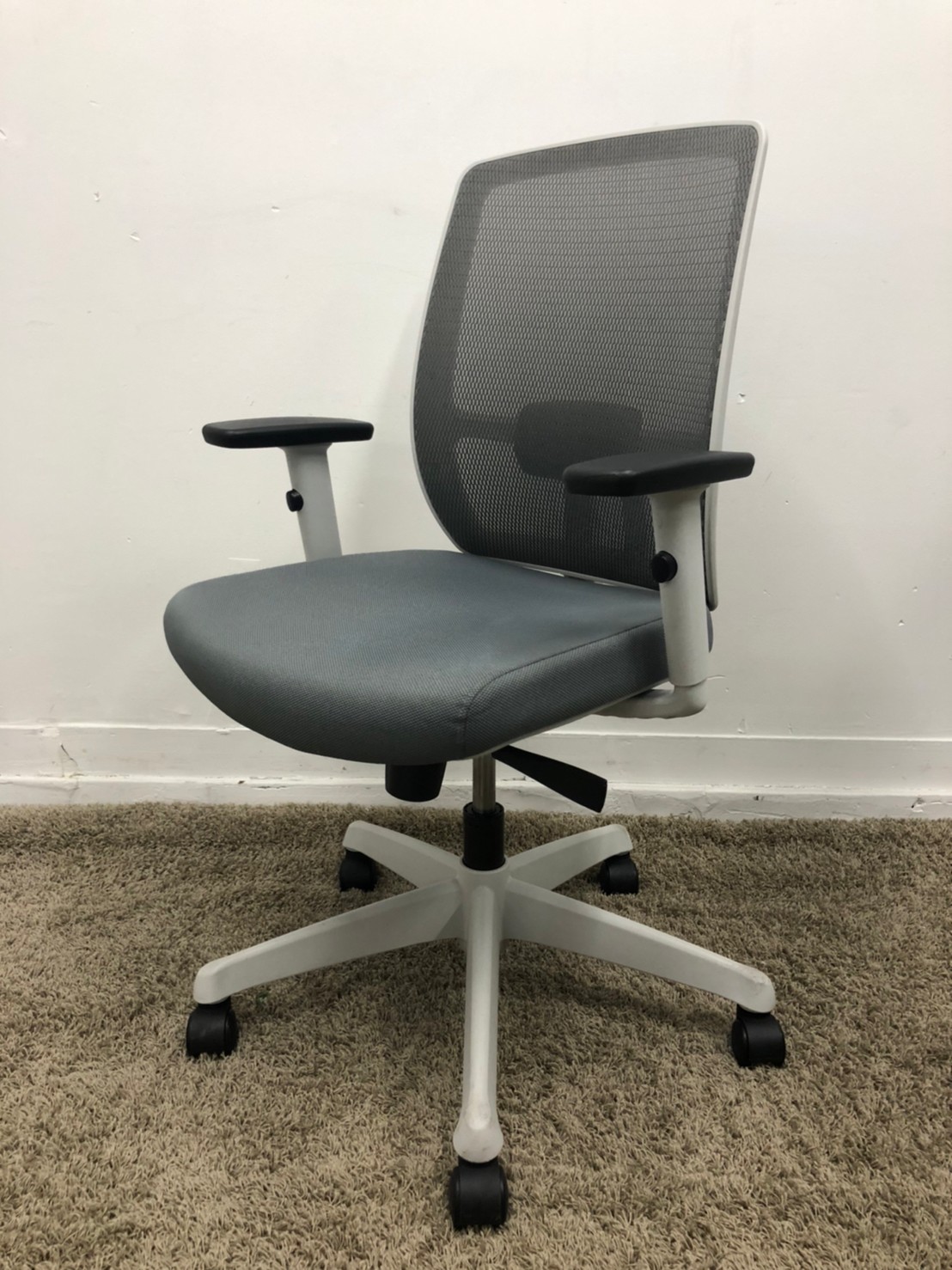 【中古】BJ チェア KCBJ50ML プラス/PLUS 肘付ミドルバックチェア 370952 中古オフィス家具ならオフィスバスターズ