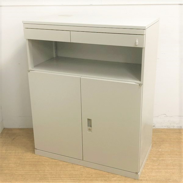 スチール製カフェキャビネット(キッチンキャビネット・ビジネスキッチン)　国内メーカーオカムラ製　ライトスモーク色　※使用感あり
                        42シリーズ
                                    中古
            