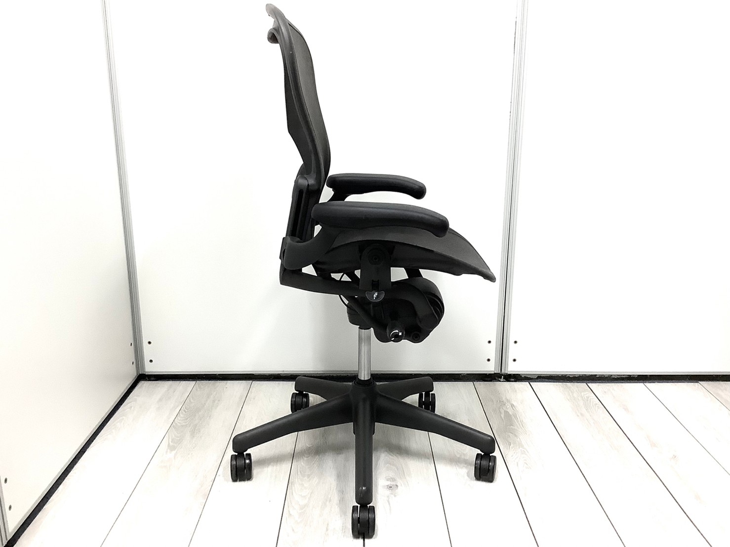 【中古】アーロンチェア（ランバー フル装備） Herman Miller/ハーマンミラー 肘付ハイバックチェア 371108 - 中古オフィス ...