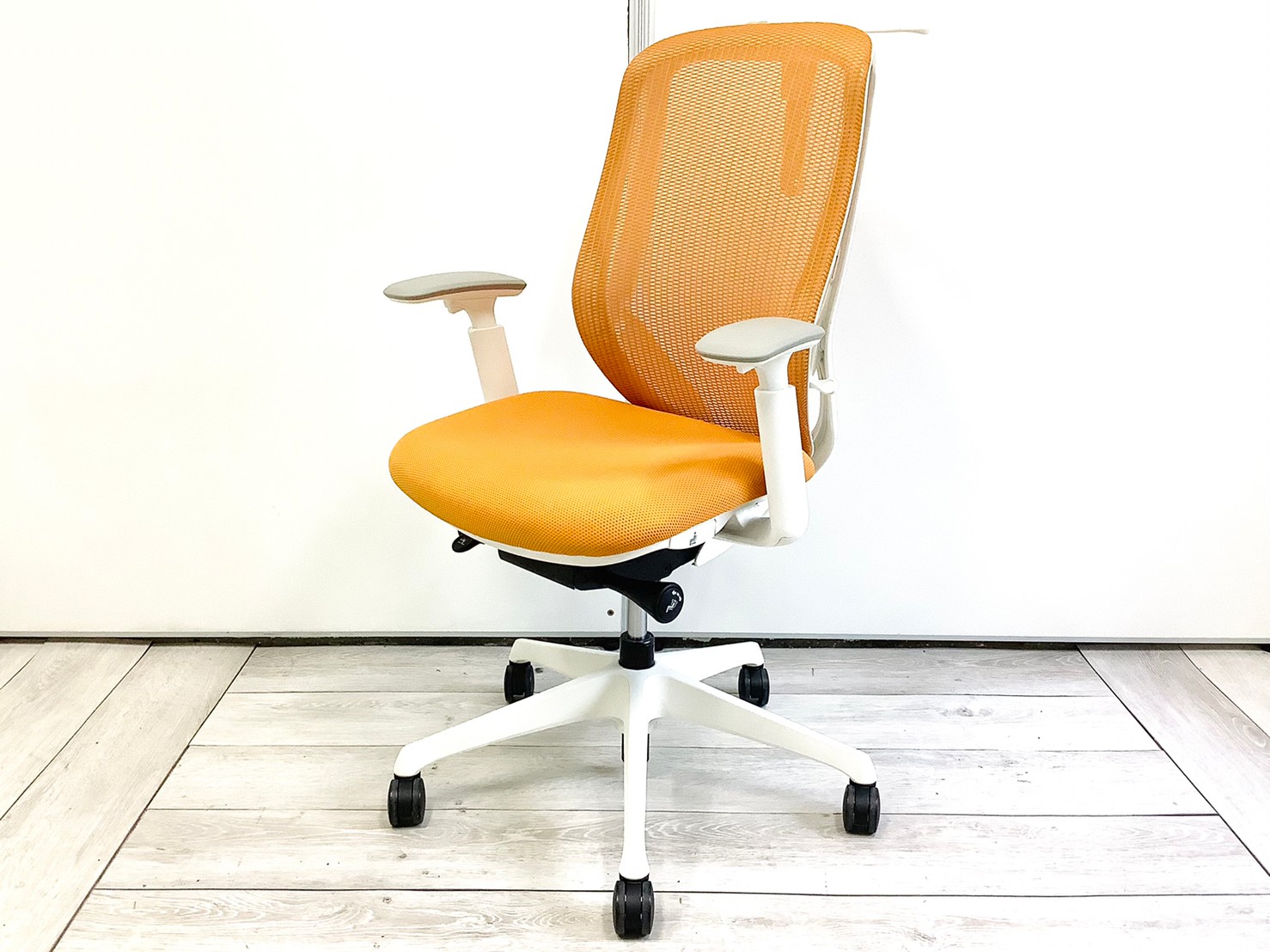 大人気／定番／前傾チルト／流行　◆Okamura／オカムラ◆Sylphy／シルフィー ※横浜本店撮影画像※
                        シルフィー
                                    中古
            