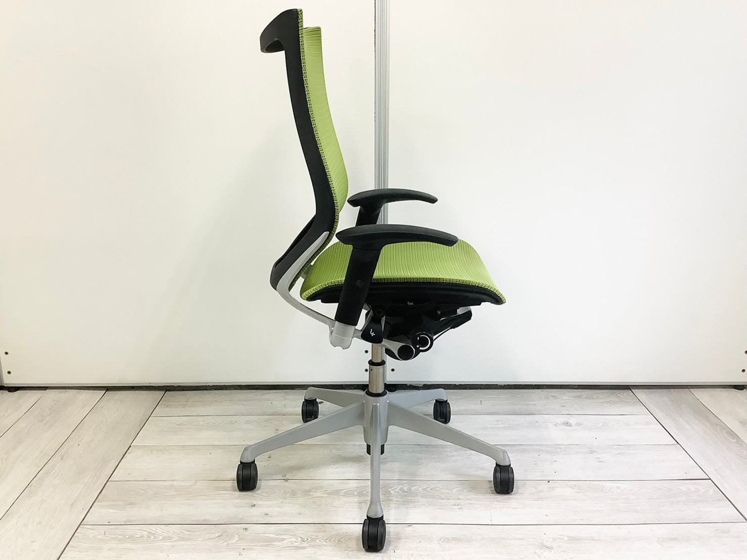 中古】バロンチェア CP85CR FDH6 オカムラ/okamura 肘付ハイバック 