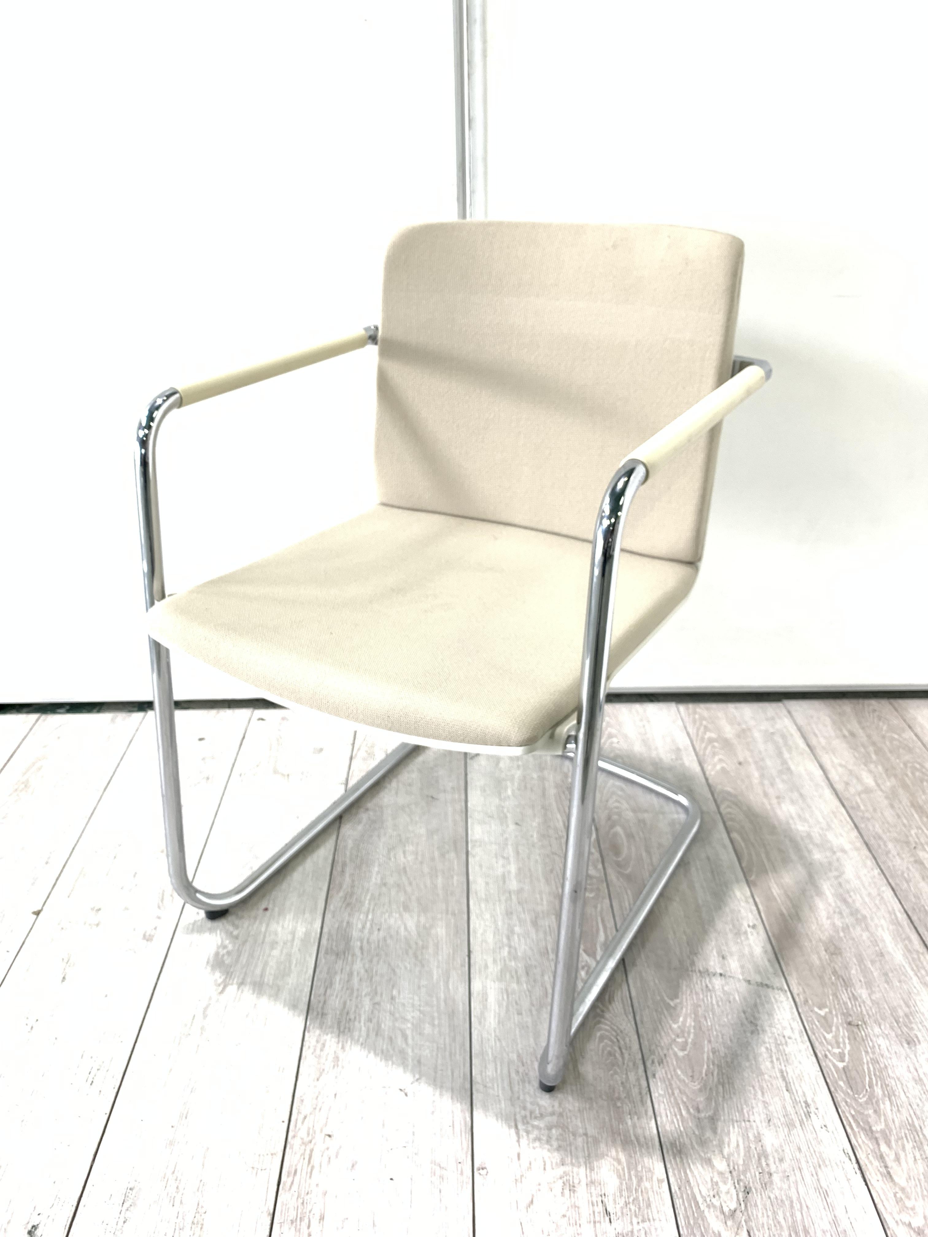 【訳あり品】【在庫入替セール】ウィルクハーン｜ネオス｜オシャレなベージュのチェア！商談スペースなどにもオススメ
                        その他シリーズ
                                    中古
            