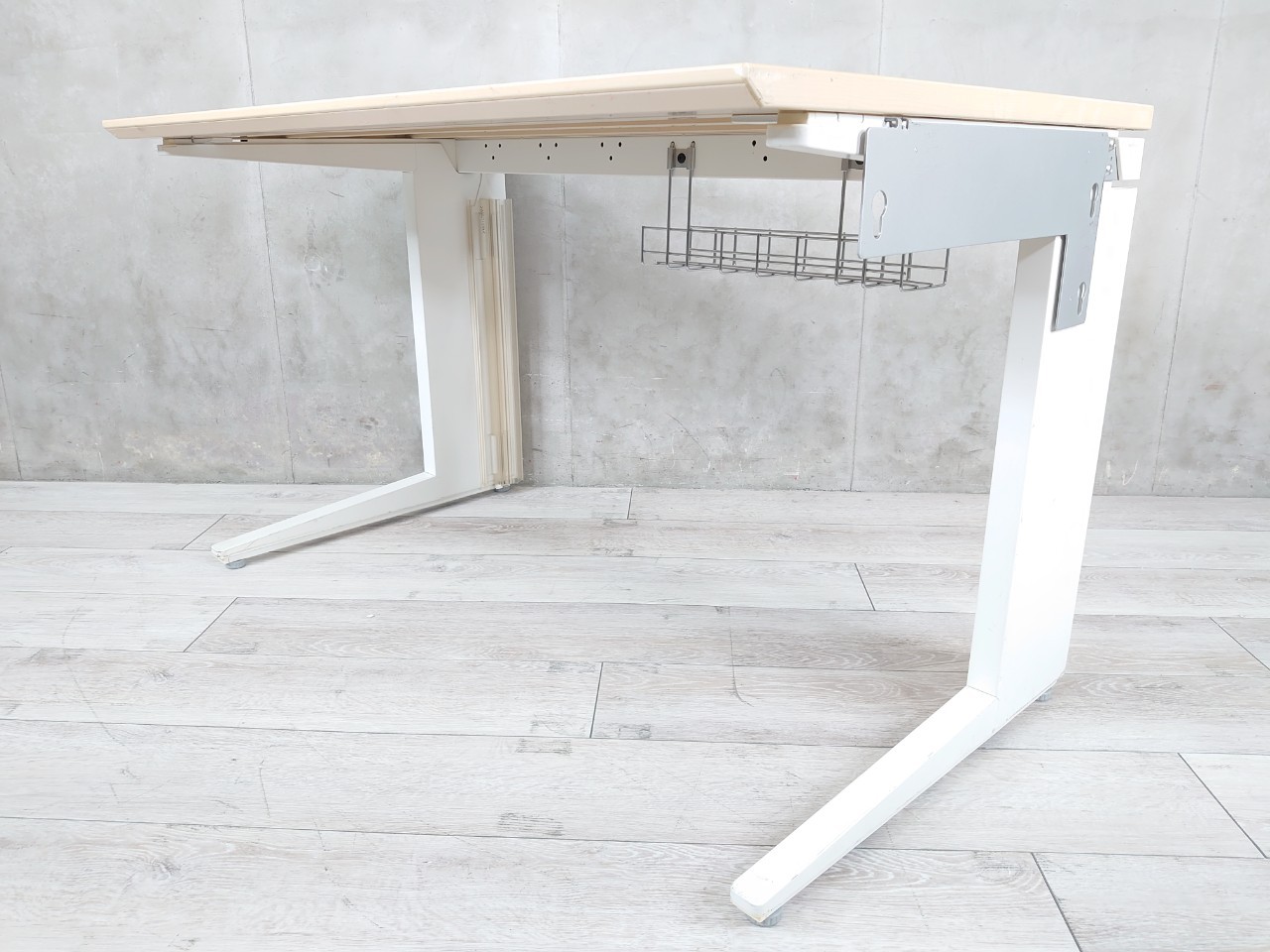 【人気シリーズ！】スタイリッシュさを備えたデスク！■オカムラ製　■プロユニット　■ナチュラル
                        プロユニット
                                    中古
            