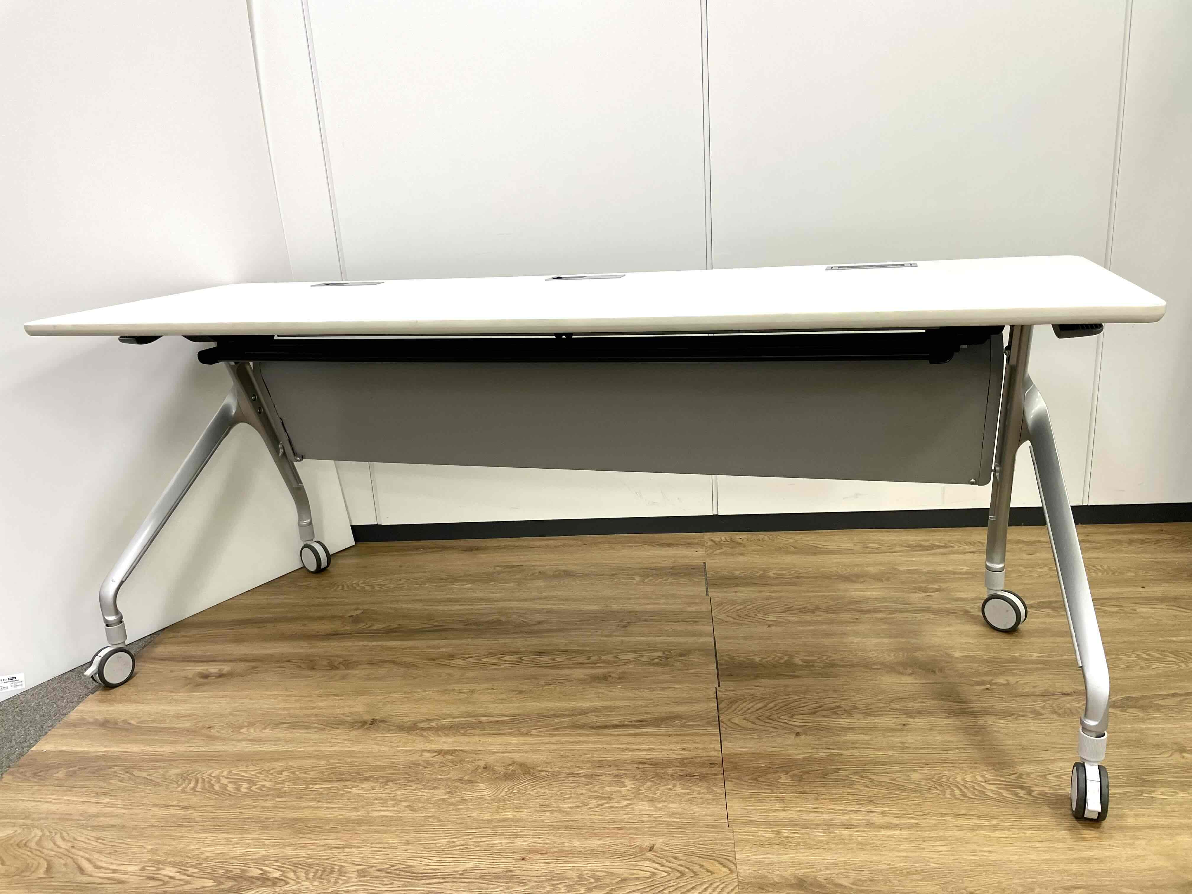 コクヨ製｜Ｗ1800｜人気のホワイトサイドスタックテーブル入荷致しました！中古　テーブル　ロット
                        エピファイ
                                    中古
            