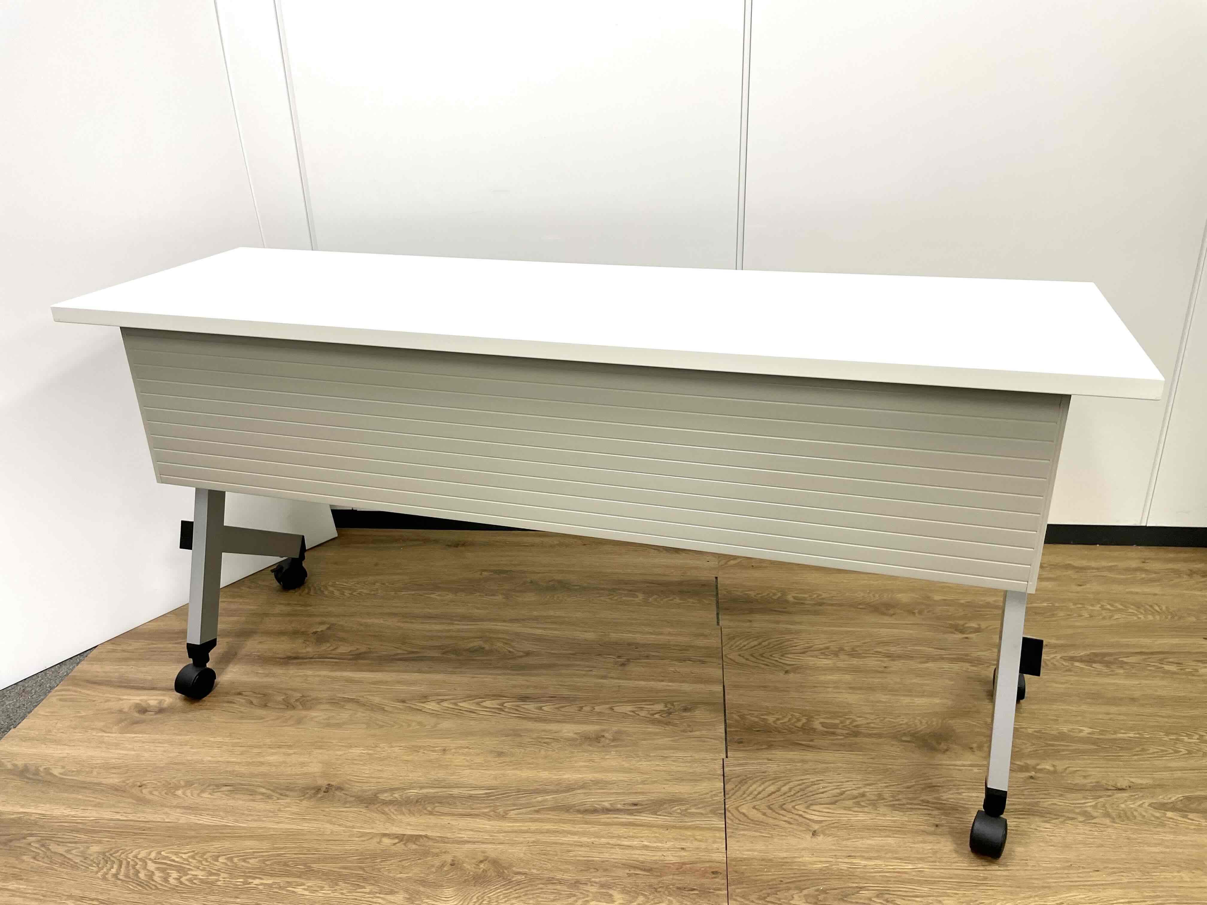 【3台入荷】意外と広い横幅1500ｍｍ（奥行450ｍｍ）Platte（プラッテ）テーブル※天板ホワイト色仕様◆内田洋行製
                        プラッテ
                                    中古
            