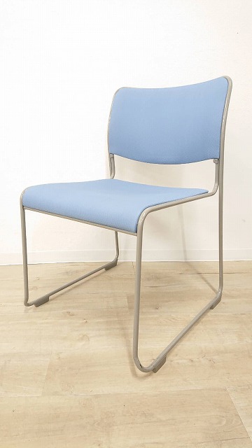 【ロット入荷】【積み重ねて保管可能なスタッキングチェア】■オカムラ製　スタッキングチェア　ブルー※仙台店撮影画像※
                        8104シリーズ
                                    中古
            