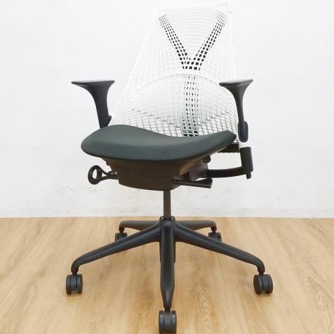 【14脚ロット入荷！！】【デザインで選ぶならコレ！】■HermanMiller(ハーマンミラー)　/　SAYL Chair(セイルチェア)　可動肘付　ノアール
