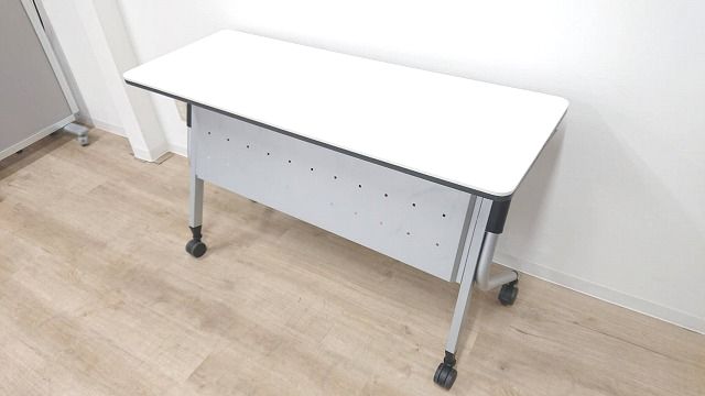 【横幅1200ｍｍのサイドスタックテーブルの入荷です】【ホワイトカラー】【会議テーブル】■プラス　リネロ2　サイドスタックテーブル※仙台店撮影画像※
                        Linello 2
                                    中古
            