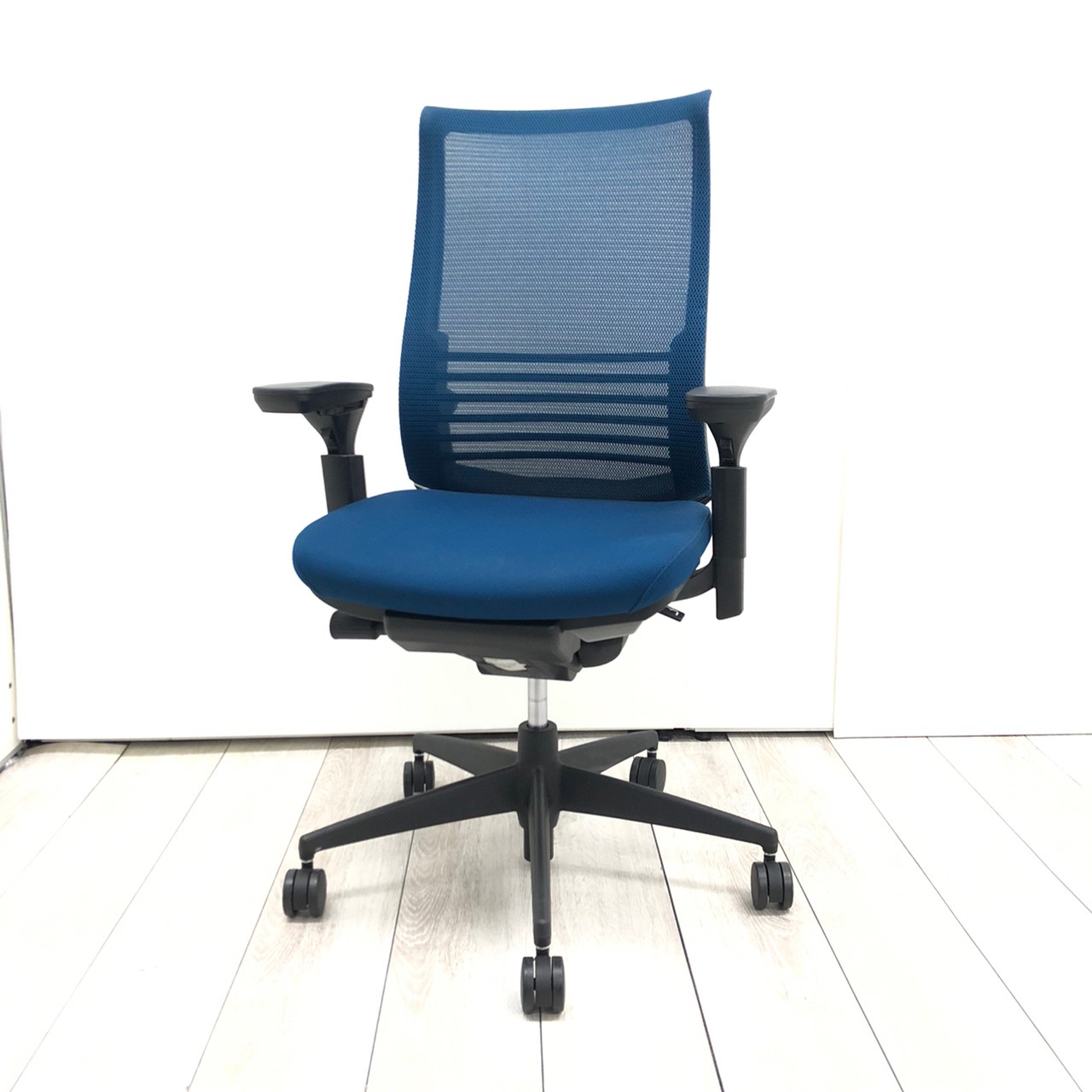 【るー】【KOKUYO】ベゼル 肘付ハイバックチェア 樹脂脚 中古】ベゼル 樹脂脚 CR-G2800E6 コクヨ/KOKUYO 肘付ハイバック