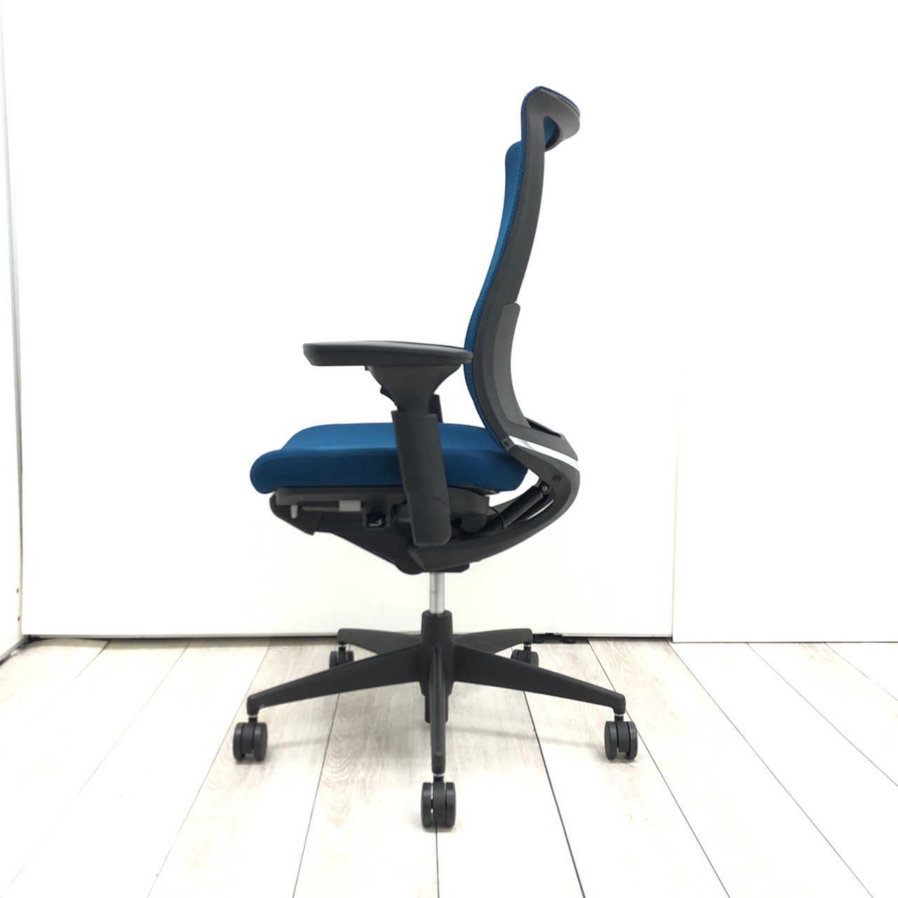 中古】ベゼル 樹脂脚 CRS-G2822E6 コクヨ/KOKUYO 肘付ハイバック