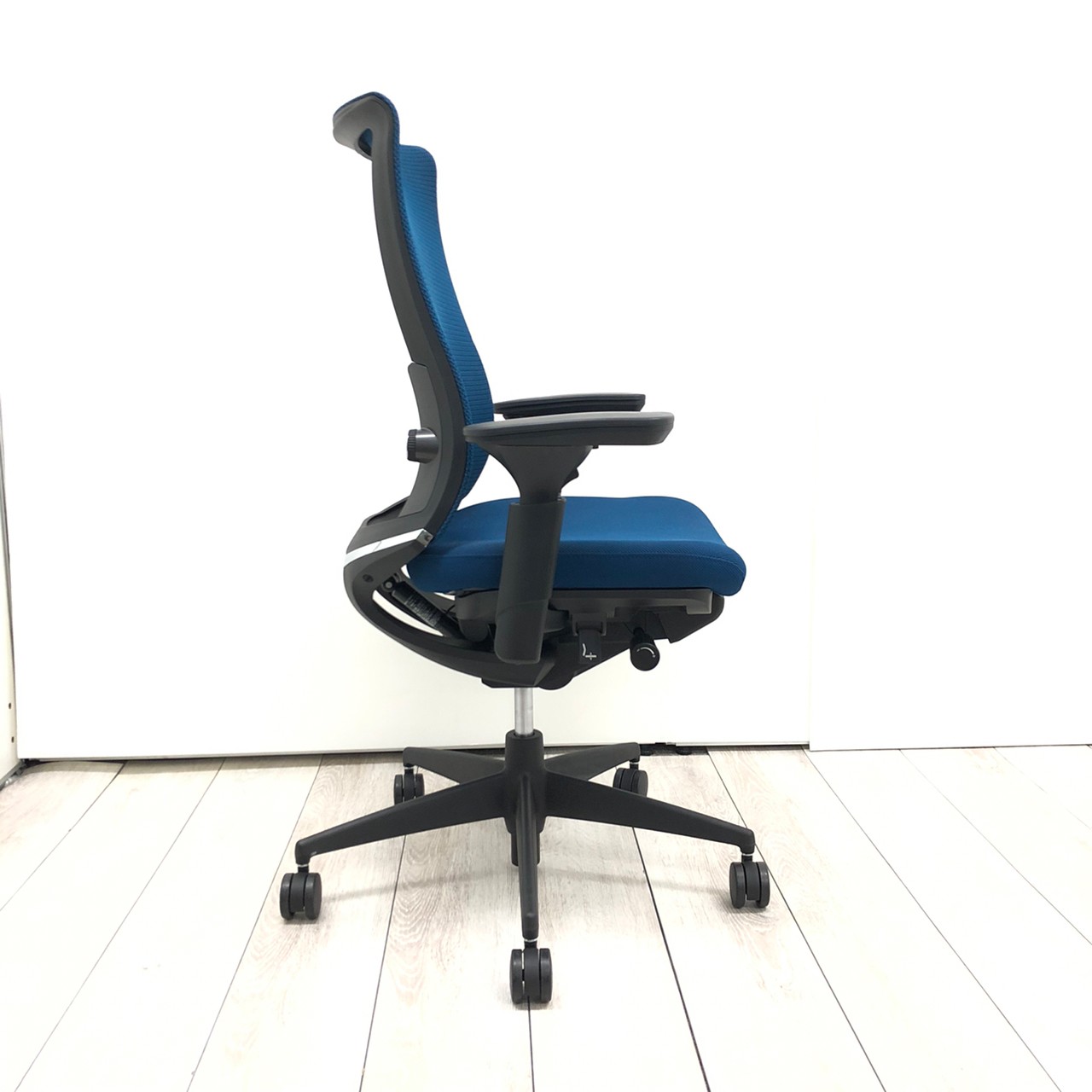 中古】ベゼル 樹脂脚 CRS-G2822E6 コクヨ/KOKUYO 肘付ハイバック