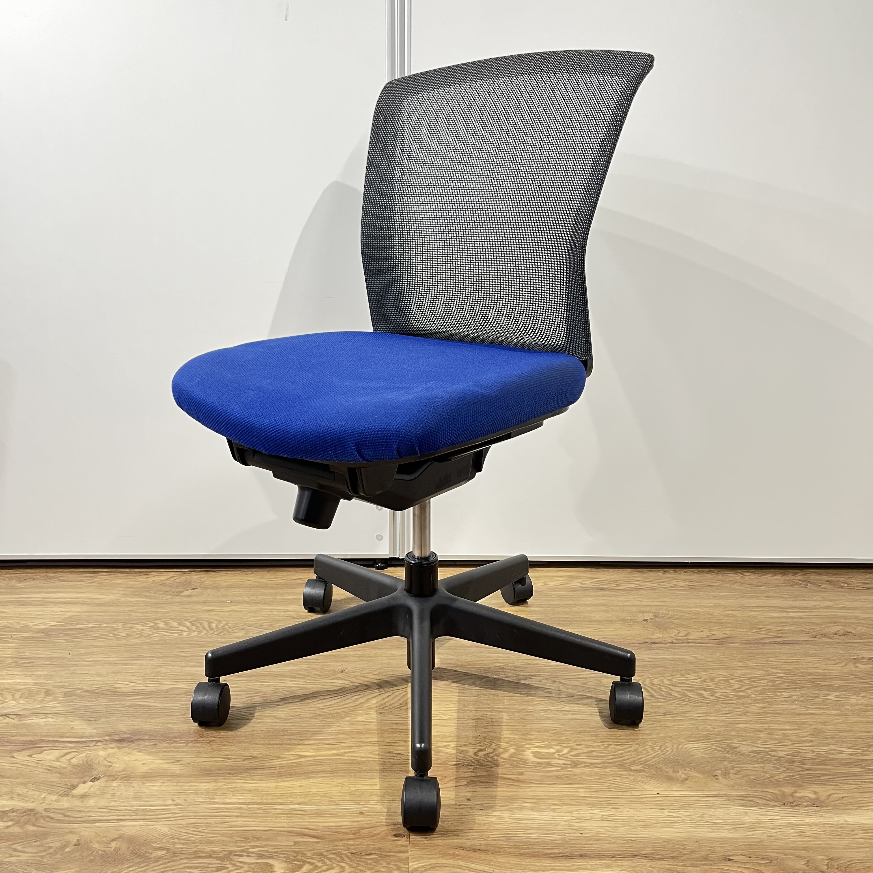 【大量在庫】コクヨ製のメッシュチェアがこの価格　バリシアシリーズ
                        バリシア
                                    中古
            