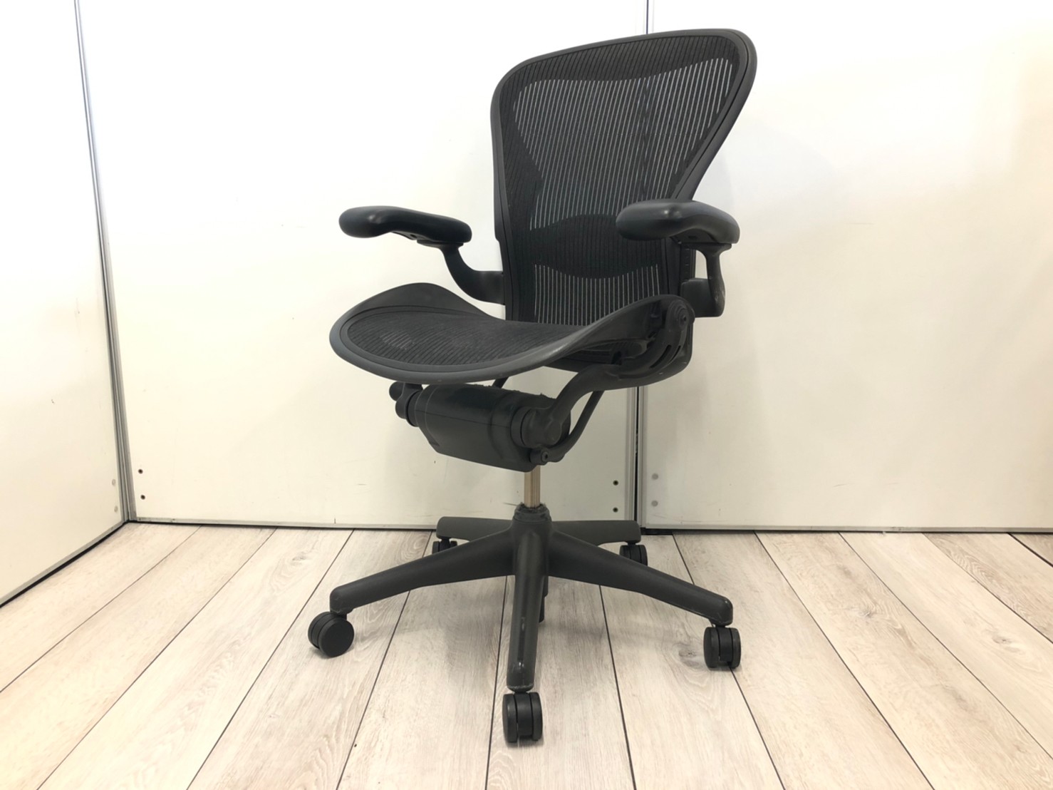 中古】アーロンチェア Herman Miller/ハーマンミラー 肘付ハイバック