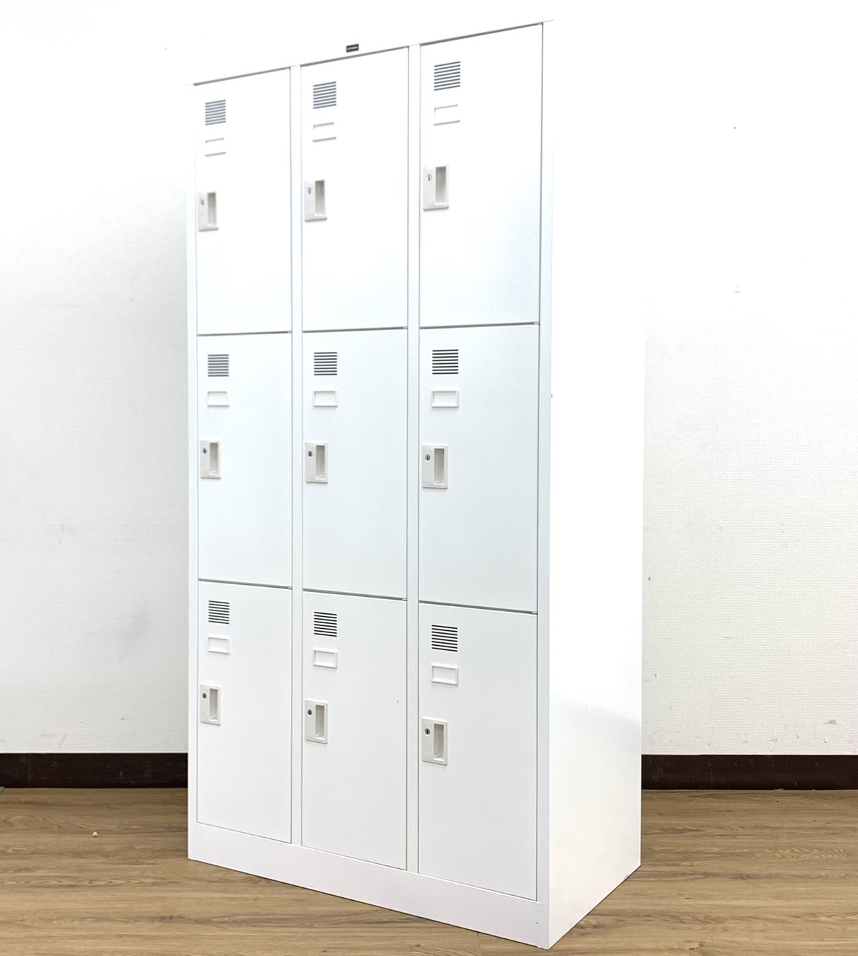 内田洋行 システムロッカーNS型 スタンダードタイプ 1人用(S) ダイヤル錠 九州地区 W317×D515×H1790mm 内田洋行 システムロッカーNS型 スタンダードタイプ 9人用 シリンダー