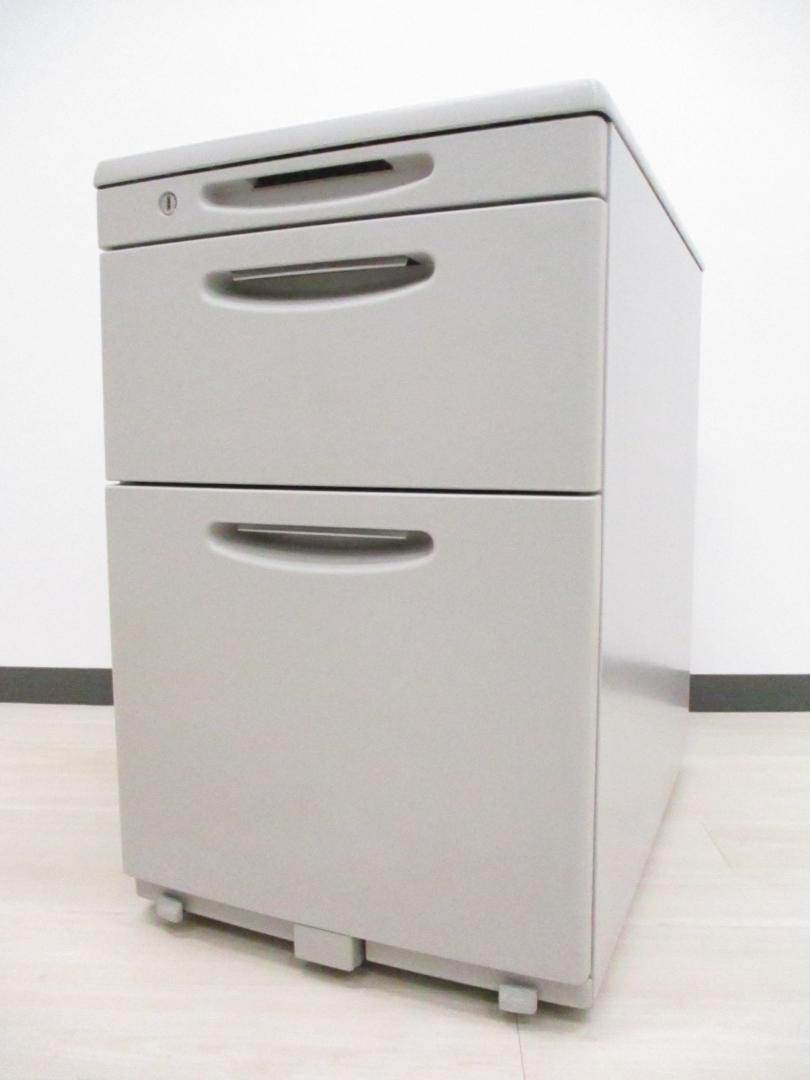 【KS】【スタンダードで使いやすいデザイン！】■オカムラ製　３段ワゴン　SDデスクシリーズ　■デスク収納の必需品！
                        SD
                                    中古
            