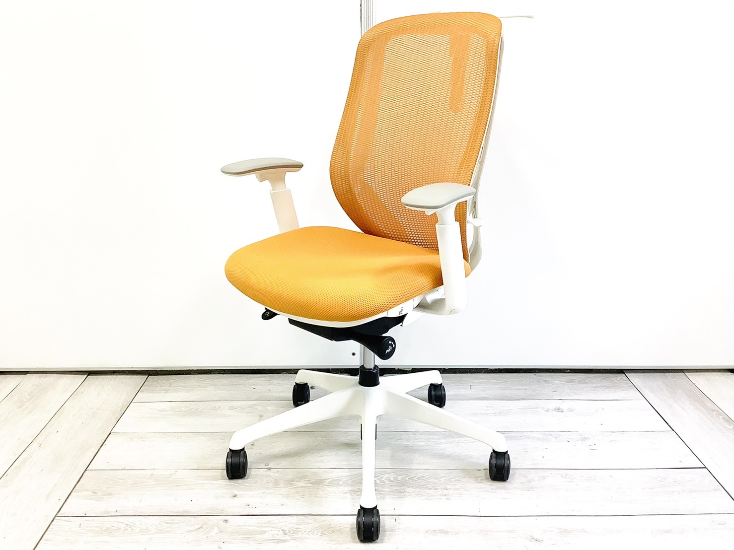 大人気／定番／前傾チルト／流行　◆Okamura／オカムラ◆Sylphy／シルフィー ※横浜本店撮影画像※
                        シルフィー
                                    中古
            