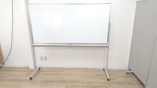 【板面1800幅の自立式ホワイトボードの入荷です】■内田洋行製　ホワイトボード　自立式※仙台店撮影画像※
                        その他シリーズ
                                    中古
            