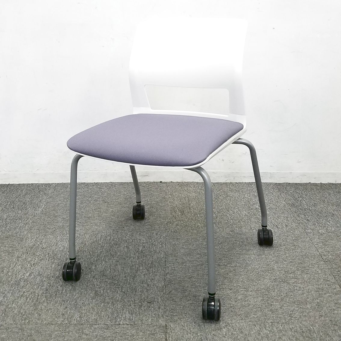 【在庫入替】【5脚限定】お洒落なスタッキングチェア大量入荷！！ミーティングや商談スペースにオススメです！！中古　スタッキング　スタック　ミーティング　会議用　コクヨ　ホワイト　グレー
                        160シリーズ
                                    中古
            