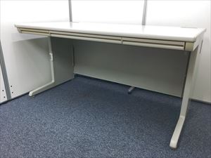 【１台限定】幅の広い平デスクが入荷しました！定番のSDシリーズです！
                        SDシリーズ
                                    中古
            