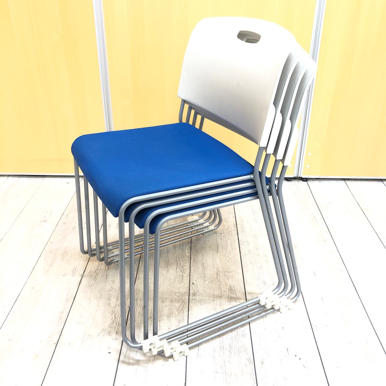 【4脚セット】内田製　MPｰ150N　定番のブルーカラー　スタッキングチェア入荷！！
                        MP-150シリーズ
                                    中古
            